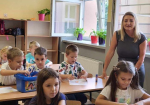 dzieci ławki rysunki