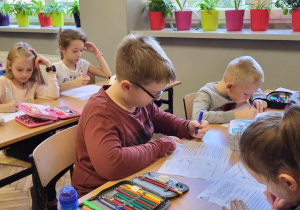 dzieci rysunek ołówki