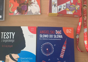 książki kolorowe okładki