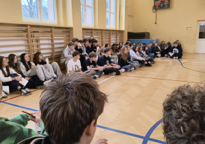 wykład na sali gimnastycznej