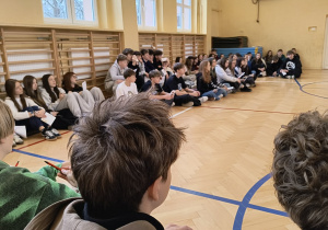 wykład na sali gimnastycznej