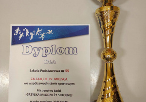 zdjęcie pucharu i dyplomu